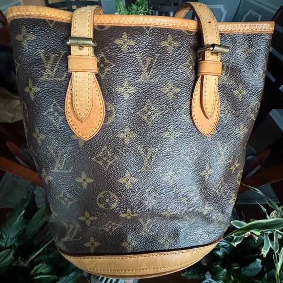 Louis Vuitton Monogram Bucket Bag - Picture 2 of 13